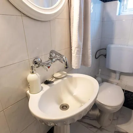 Апартаменты Bright Getaway In The Heart Of Каламата