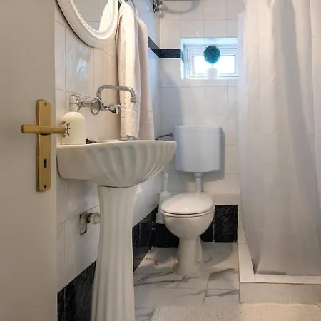 Bright Getaway In The Heart Of Апартаменты *