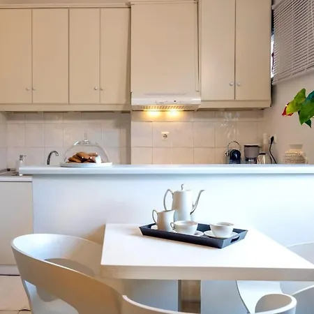 Апартаменты Bright Getaway In The Heart Of *