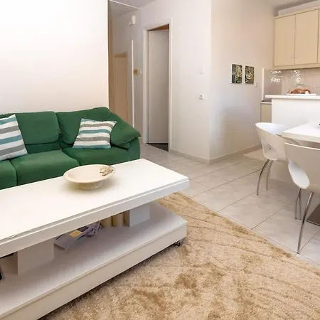 Bright Getaway In The Heart Of Апартаменты *