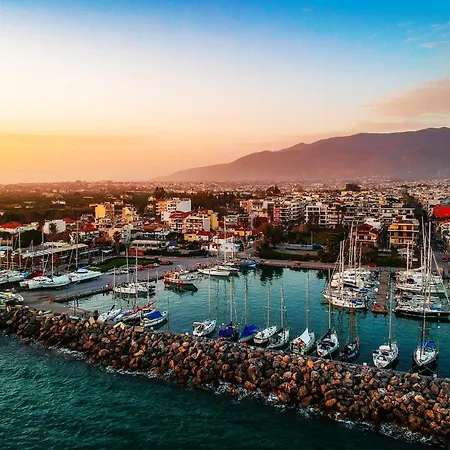 Апартаменты Bright Getaway In The Heart Of *